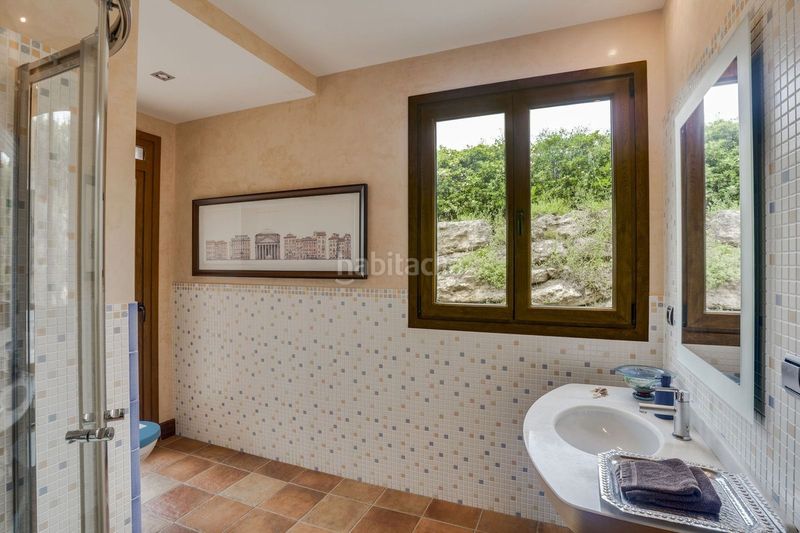 Foto be12d15d-569f-4352-8cab-b5ef2a9e71f3. Xalet amb aparcament piscina a La Alcaidesa