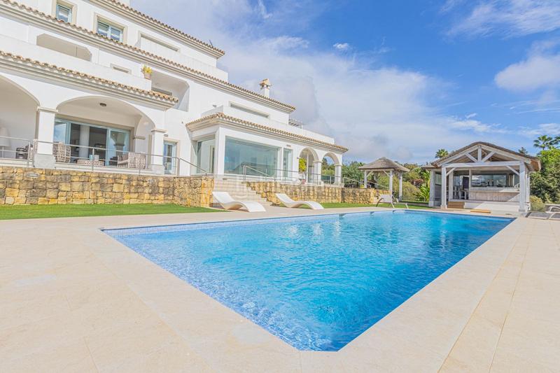 Foto a49890b7-97a8-4ff8-bc19-84f2544c7598. Chalet con parcheggio piscina in Sotogrande alto Sotogrande