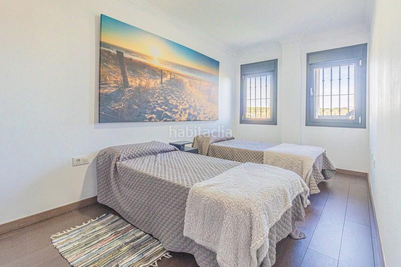 Foto bee759ee-d9d7-47d5-a131-b72252b8a1a9. Chalet mit parking pool in La Alcaidesa