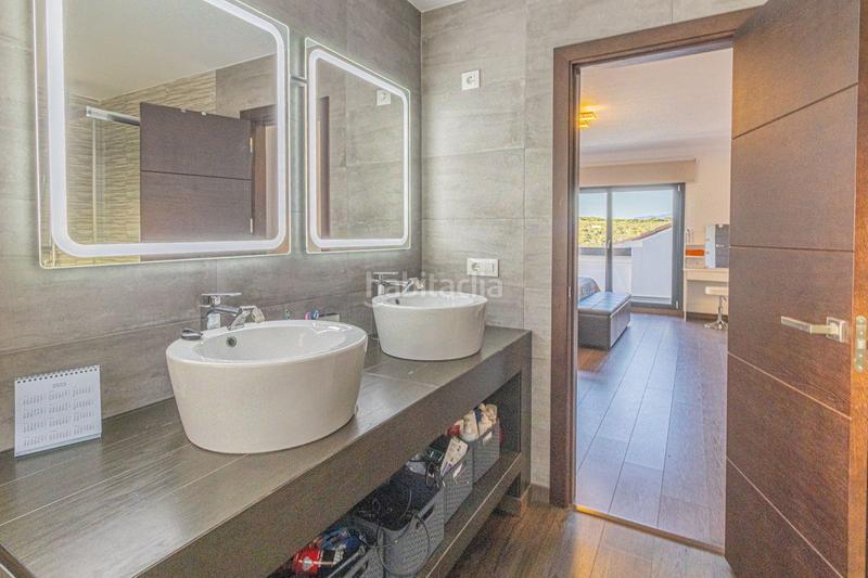 Foto 1b4a4b22-9462-4968-92b8-6189a2a90d0e. Chalet avec parking piscine dans La Alcaidesa