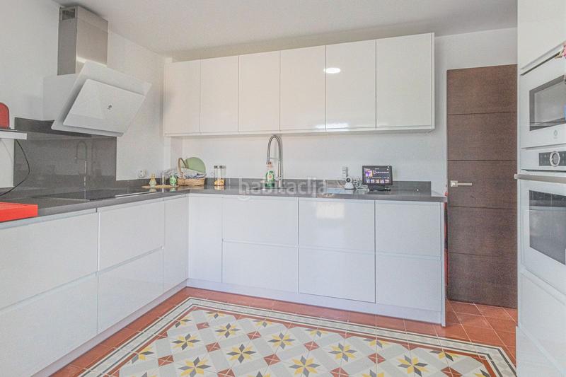 Foto 254d6cee-f27f-4bb1-bd49-a953f2589526. Chalet avec parking piscine dans La Alcaidesa