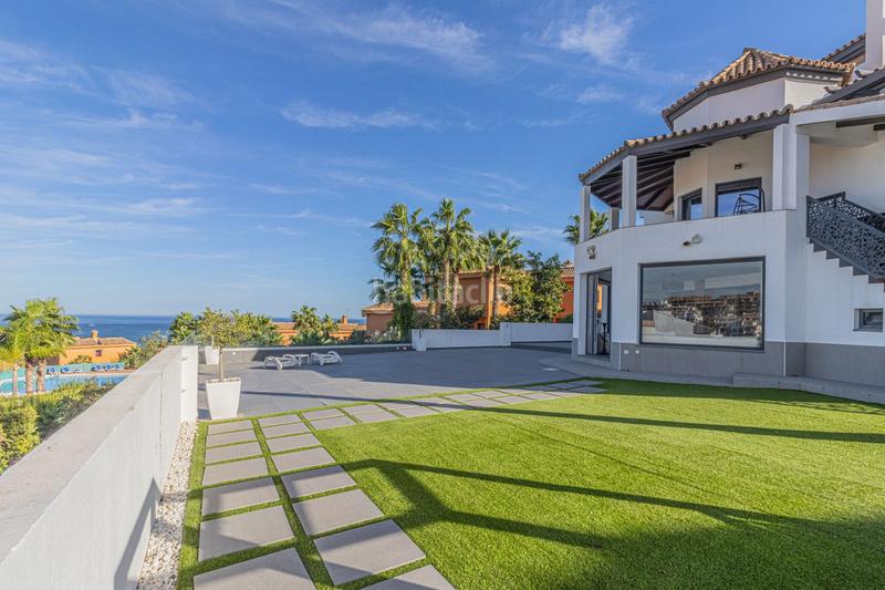 Foto 5c49565e-69ff-48fa-a038-01beefe86972. Chalet avec parking piscine dans La Alcaidesa