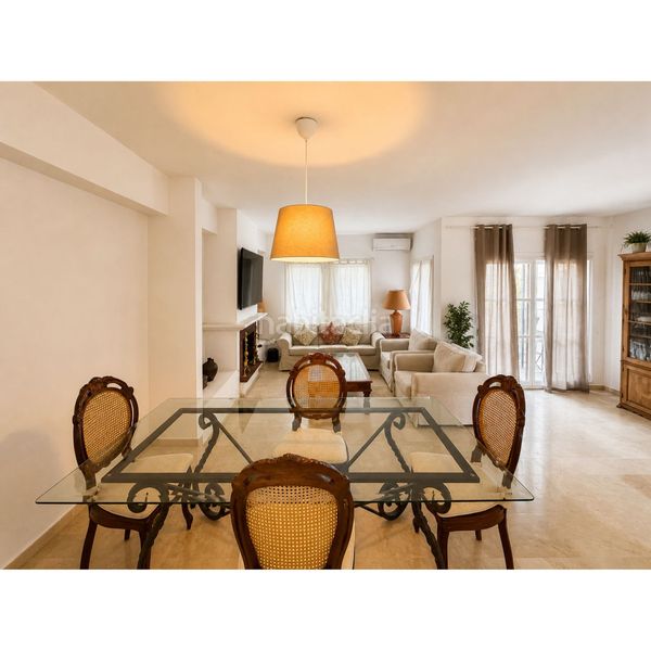 Foto 4d869981-5b56-4a2b-ac85-9b6f059250cf. Casa adossada amb piscina a Bel - Air Estepona