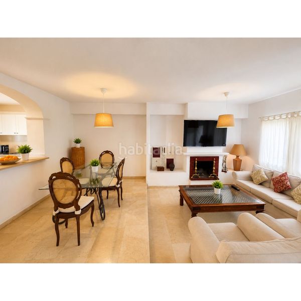 Foto 550f79b3-41f7-4a1f-920d-d669fdf73b29. Casa adossada amb piscina a Bel - Air Estepona