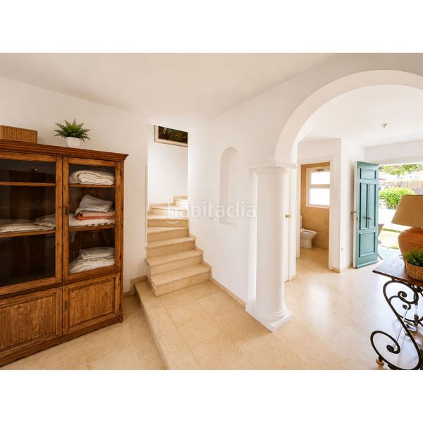 Foto b397005d-ba38-4cf9-bdd0-bbe9bb4b6a8a. Casa adossada amb piscina a Bel - Air Estepona