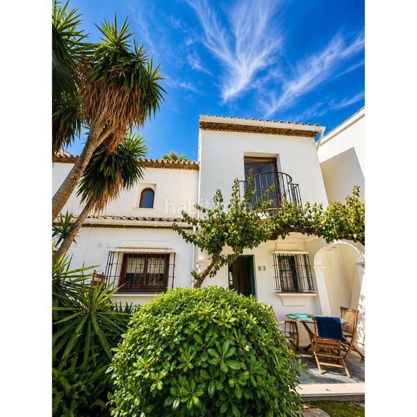 Foto dc91b7b9-9aab-43cd-a167-a3ceaf8d5c0b. Casa adossada amb piscina a Bel - Air Estepona