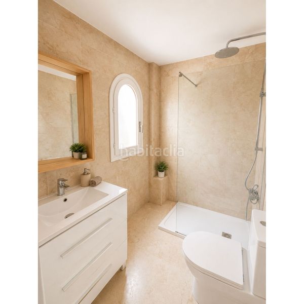 Foto ebeaffed-a749-4403-bb61-4f7665454228. Casa adossada amb piscina a Bel - Air Estepona