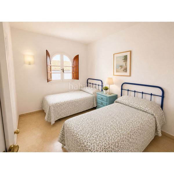 Foto f4a8b149-9ec3-47d2-b622-88f115cbc616. Casa adossada amb piscina a Bel - Air Estepona