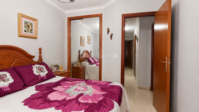 Foto 13b0eb3e-07ff-48f7-8c7b-f80695fc5f3b. Casa adossada amb aparcament a Santa Bárbara-Ciudad Deportiva Línea de la Concepción (La)
