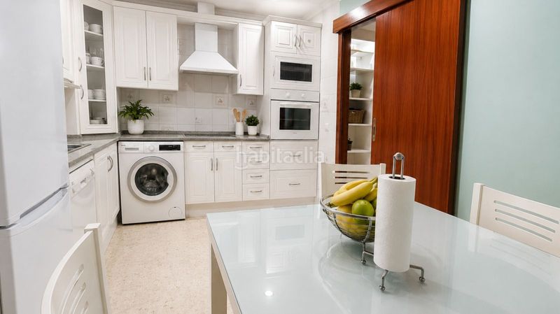 Foto 470ddd64-420f-41d2-ae09-56930b2dfb63. Casa adossada amb aparcament a Santa Bárbara-Ciudad Deportiva Línea de la Concepción (La)