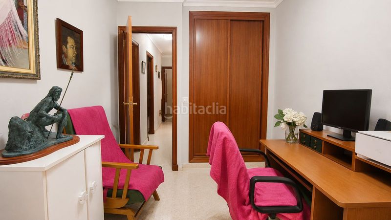 Foto 4f1813b4-c9b3-4863-917b-67e1bc2fcfa6. Casa adossada amb aparcament a Santa Bárbara-Ciudad Deportiva Línea de la Concepción (La)