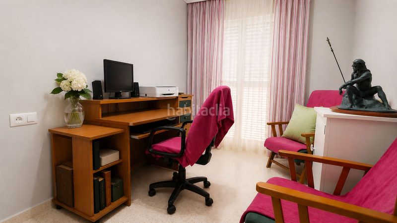 Foto 68fd8ba9-2b5e-4d72-b377-33b835c938b7. Casa adossada amb aparcament a Santa Bárbara-Ciudad Deportiva Línea de la Concepción (La)