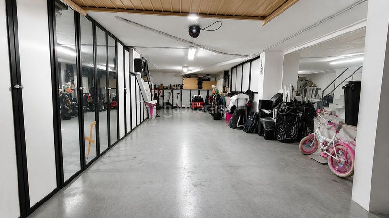 Foto 9c2d29a8-ac3c-4a10-b3c5-89e7ff45b3db. Casa adossada amb aparcament a Santa Bárbara-Ciudad Deportiva Línea de la Concepción (La)