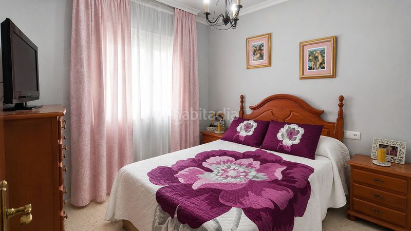 Foto afdd6926-c1ce-4131-b4f2-5e7ddb40f558. Casa adossada amb aparcament a Santa Bárbara-Ciudad Deportiva Línea de la Concepción (La)