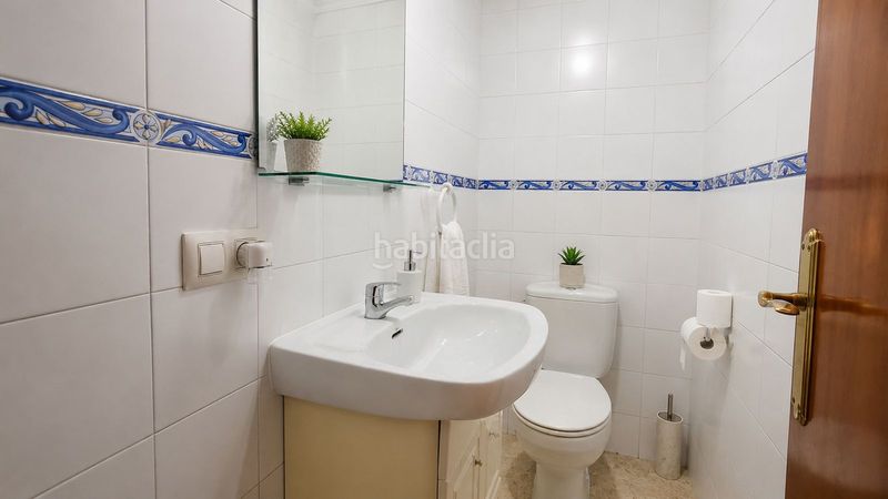 Foto b7569333-09b0-4975-9e5d-b9ba0e879376. Casa adossada amb aparcament a Santa Bárbara-Ciudad Deportiva Línea de la Concepción (La)