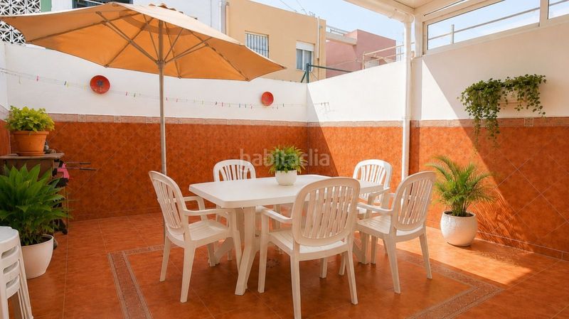 Foto cda966bf-8185-483e-b5fe-b8f7c53b60c2. Casa adossada amb aparcament a Santa Bárbara-Ciudad Deportiva Línea de la Concepción (La)