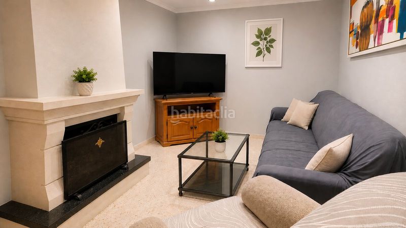 Foto f87eceee-3a01-4b3c-865a-1072e1067904. Casa adossada amb aparcament a Santa Bárbara-Ciudad Deportiva Línea de la Concepción (La)