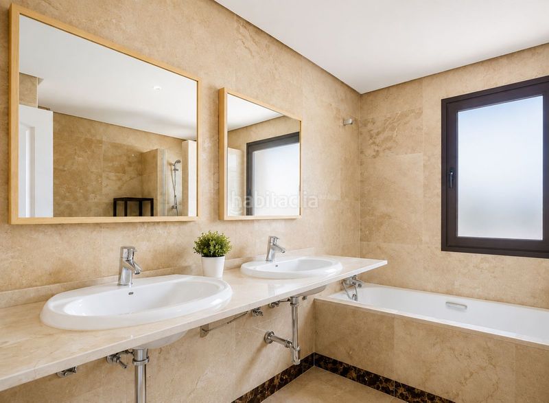 Foto abfc3dfd-7735-4d1f-8d1d-b29b6b8bb892. Casa adossada amb aparcament piscina a La Alcaidesa