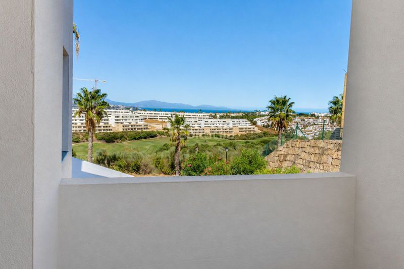 Foto b1e5cc2c-bd9c-46f1-b726-612b6de6fc69. Apartament amb aparcament piscina a La Alcaidesa