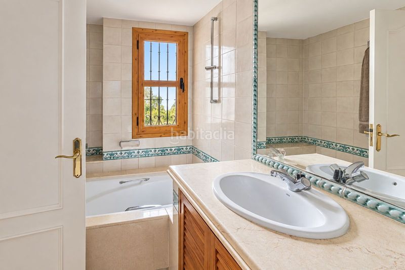 Foto ac63beac-5dce-49b9-baad-d7e2db79522a. Lloguer casa adossada amb aparcament piscina a La Alcaidesa