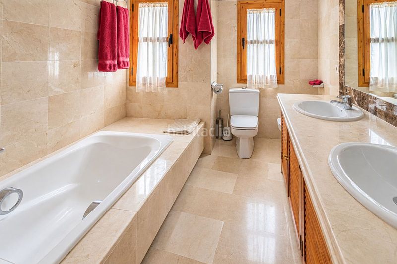 Foto cb9ef26d-75df-470d-9b94-e47bb176bdce. Lloguer casa adossada amb aparcament piscina a La Alcaidesa