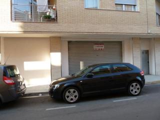 Lloguer Local Comercial a Poble Sec. Local comercial con fachada de 8 metros aprox.