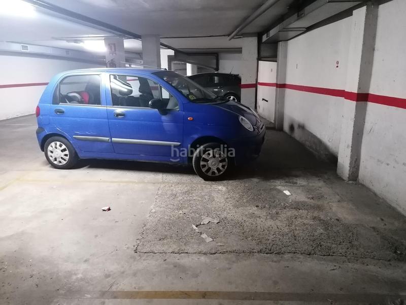 Foto fa264981-d27c-4098-81a6-1207ad835e06. Parking voiture dans Santa Margarida de Montbui