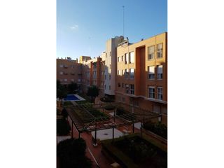 Rent Flat  Calle corral del moro. Piso de 2 dormitorios con piscina y garaje