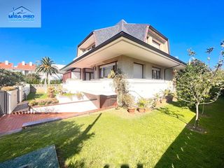 Chalet à Santoña. Chalet individual en venta en santoña, 4 dormitorios.