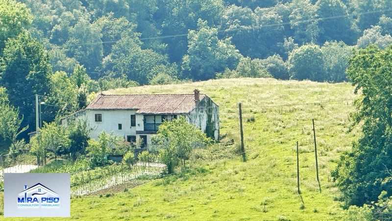 Foto 27bb5b39-eada-4f99-aca9-2ca32628c6a8. Casa amb aparcament a Solórzano