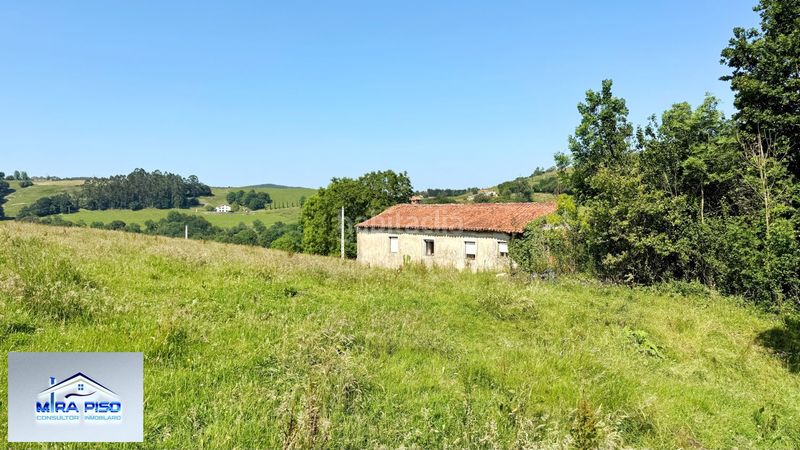 Foto 55dc2d45-8345-41b5-8325-50bd15d34c97. Casa amb aparcament a Solórzano