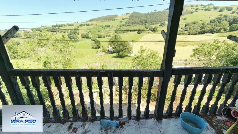 Foto cd34b593-2ed7-4469-92ed-098a2e9cd00f. Casa amb aparcament a Solórzano