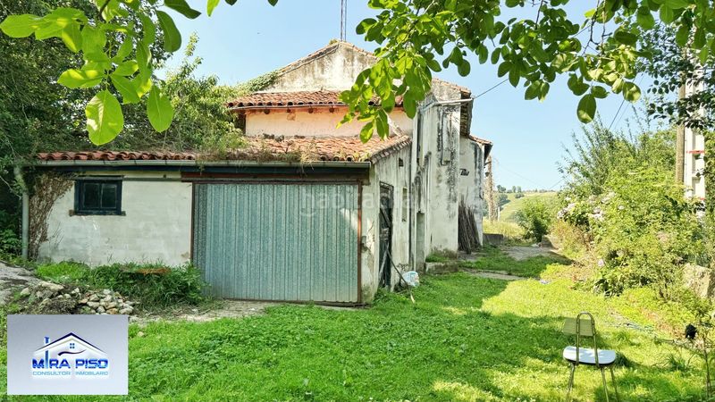 Foto dacfff63-5ed3-4f88-bf04-a71e91fb947f. Casa amb aparcament a Solórzano