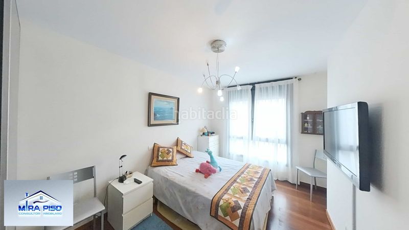 Foto df9c727c-e82e-414b-a6af-ccf72c49109d. Pis amb calefacció aparcament a Santoña