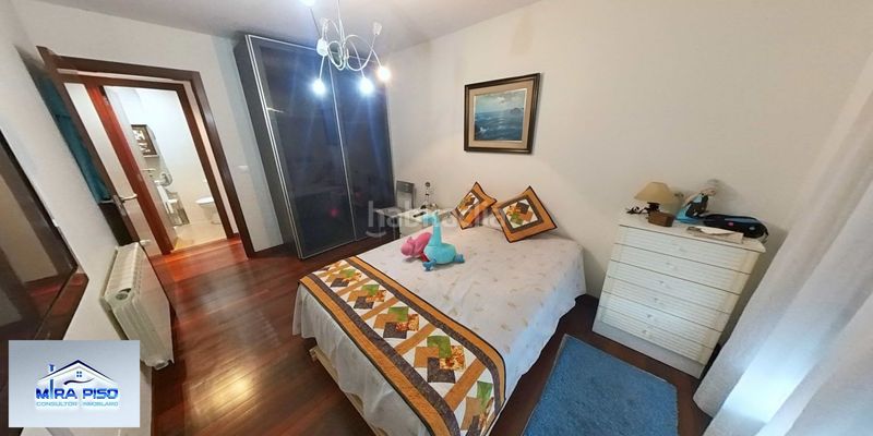 Foto fb555387-21c8-4f6e-bd53-bde8ee529a8d. Pis amb calefacció aparcament a Santoña