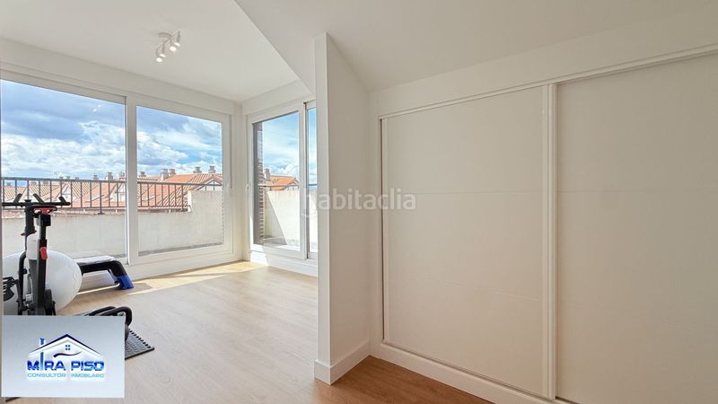 Foto f4f4f2e1-8b7a-4447-9d67-2377a7cb541f. Duplex con riscaldamento parcheggio in Santoña