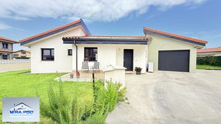 Chalet à Rozas de Valdearroyo (Las). Chalet individual en venta en pueblo, 4 dormitorios.