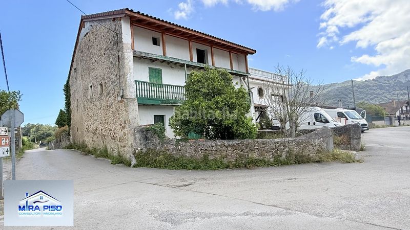 Foto ac14c3d2-57de-49e1-9604-2986529bc0a5. Casa amb aparcament a Liendo