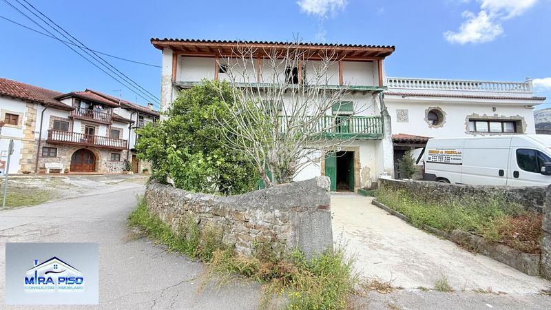 Foto c041512b-5708-41f8-8bfd-0a224b763d9a. Casa amb aparcament a Liendo