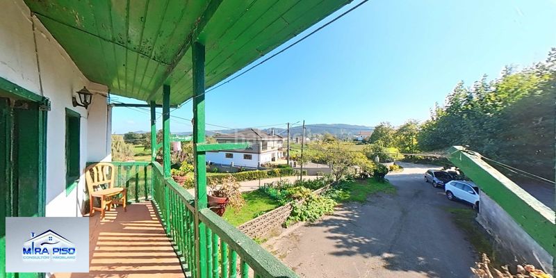 Foto f638c252-ae99-4b39-a1ff-0a5981fe1c10. Casa amb aparcament a Solórzano