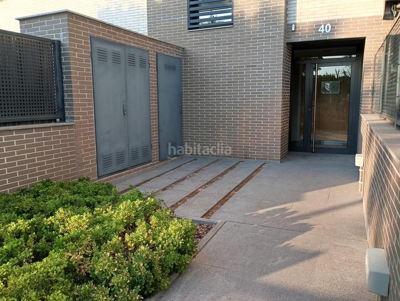 Foto b1a476f4-19df-413e-8781-9a32af130885. Àtic amb calefacció aparcament piscina a Can Clos-Pinetons Ripollet
