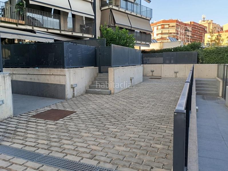Foto dea47a87-eee2-4eb4-82c0-2551003e9563. Àtic amb calefacció aparcament piscina a Can Clos-Pinetons Ripollet