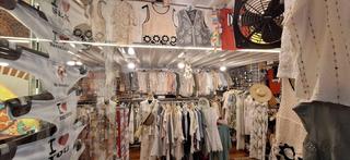 Location Local commercial à Gòtic. Traspaso de tienda de ropa en plaza reial, el gótico, barcelona