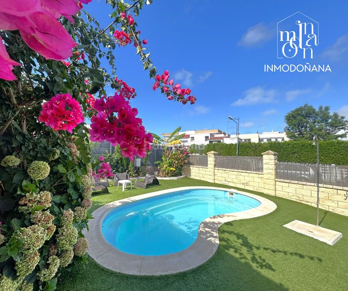 Foto 5486208d-99bb-4dfb-a848-64917894b77d. Xalet amb calefacció aparcament piscina a Centro - Torre de la Higuera Almonte