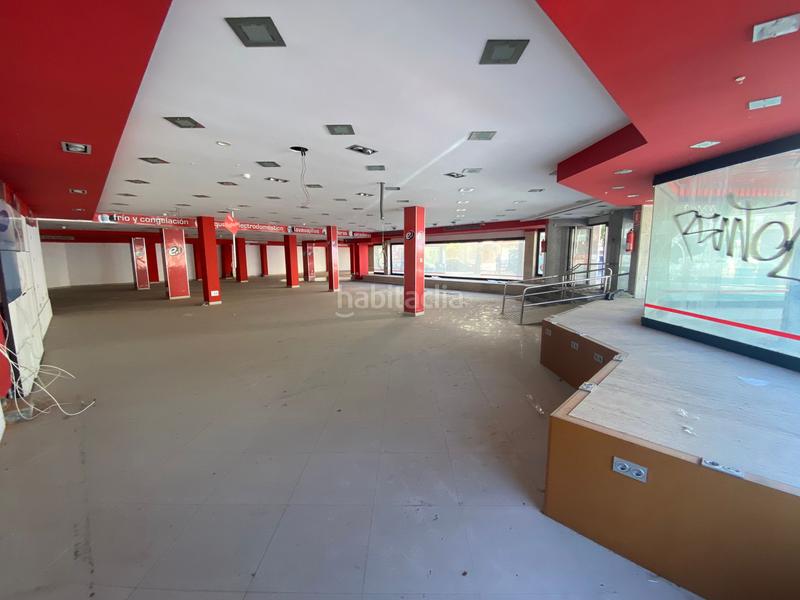 Foto 49e22fa4-56ba-4fd2-9d5d-89627c82362f. Local comercial en avenida padre méndez 56 local en Almería