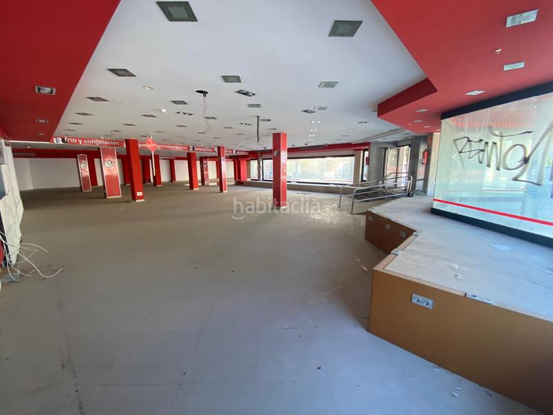 Foto b84e8efd-a99f-48b8-8a2c-d8260b614035. Local comercial en avenida padre méndez 56 local en Almería