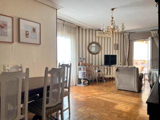 Appartement  Avenida juan carlos i. Piso en av. juan carlos l