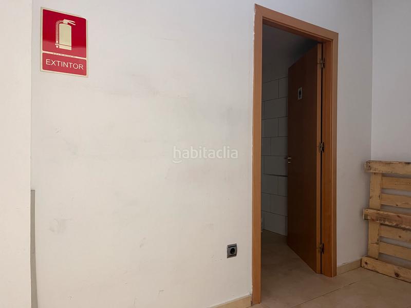Foto ae6bbb61-95bc-4edf-a559-65a5dbc0e697. Alquiler local comercial local en calle pedro isidro en Plasencia
