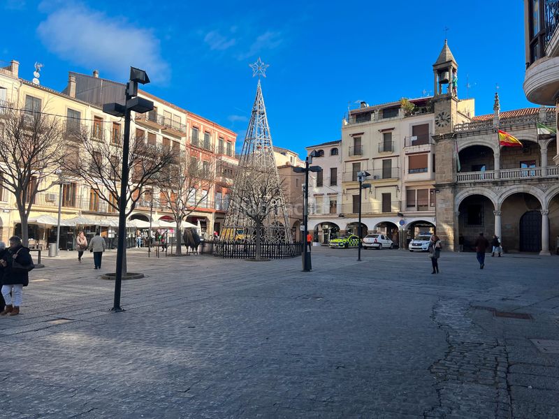 Foto a77fa0e2-e2a0-48a0-a719-f2efcba30077. Edificio in Centro Ciudad Plasencia