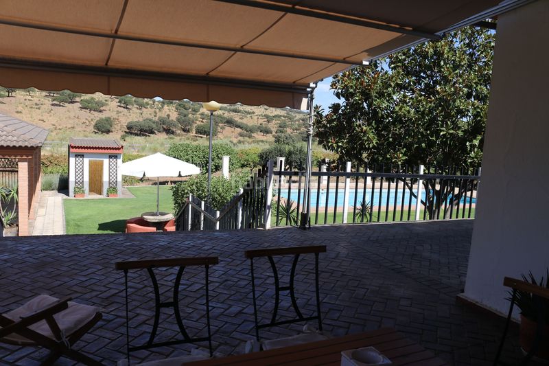 Foto b9b0773c-6d62-404e-b2ec-ce1b0532633f. Xalet amb calefacció piscina a Malpartida de Plasencia